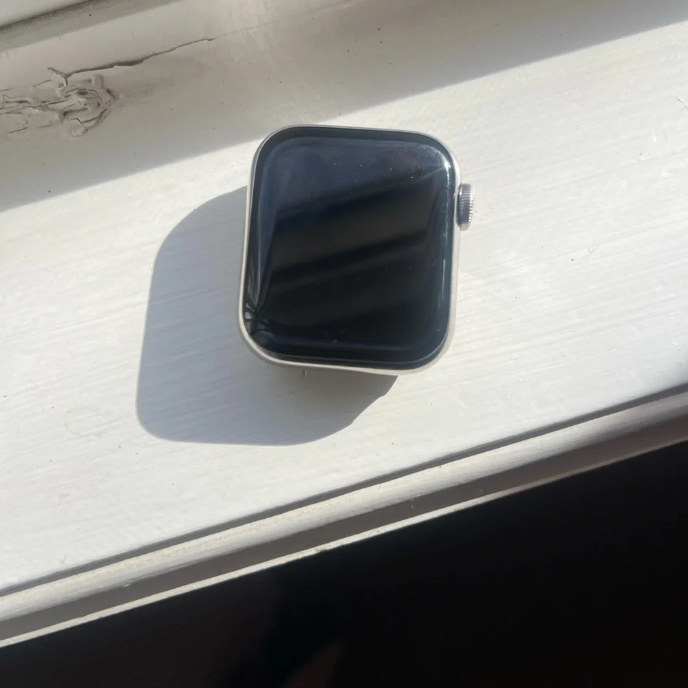 Apple Watch Series 6 in Silver - Picture 8 of 11